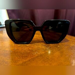 Gucci woman’s sunglasses. NWOT.